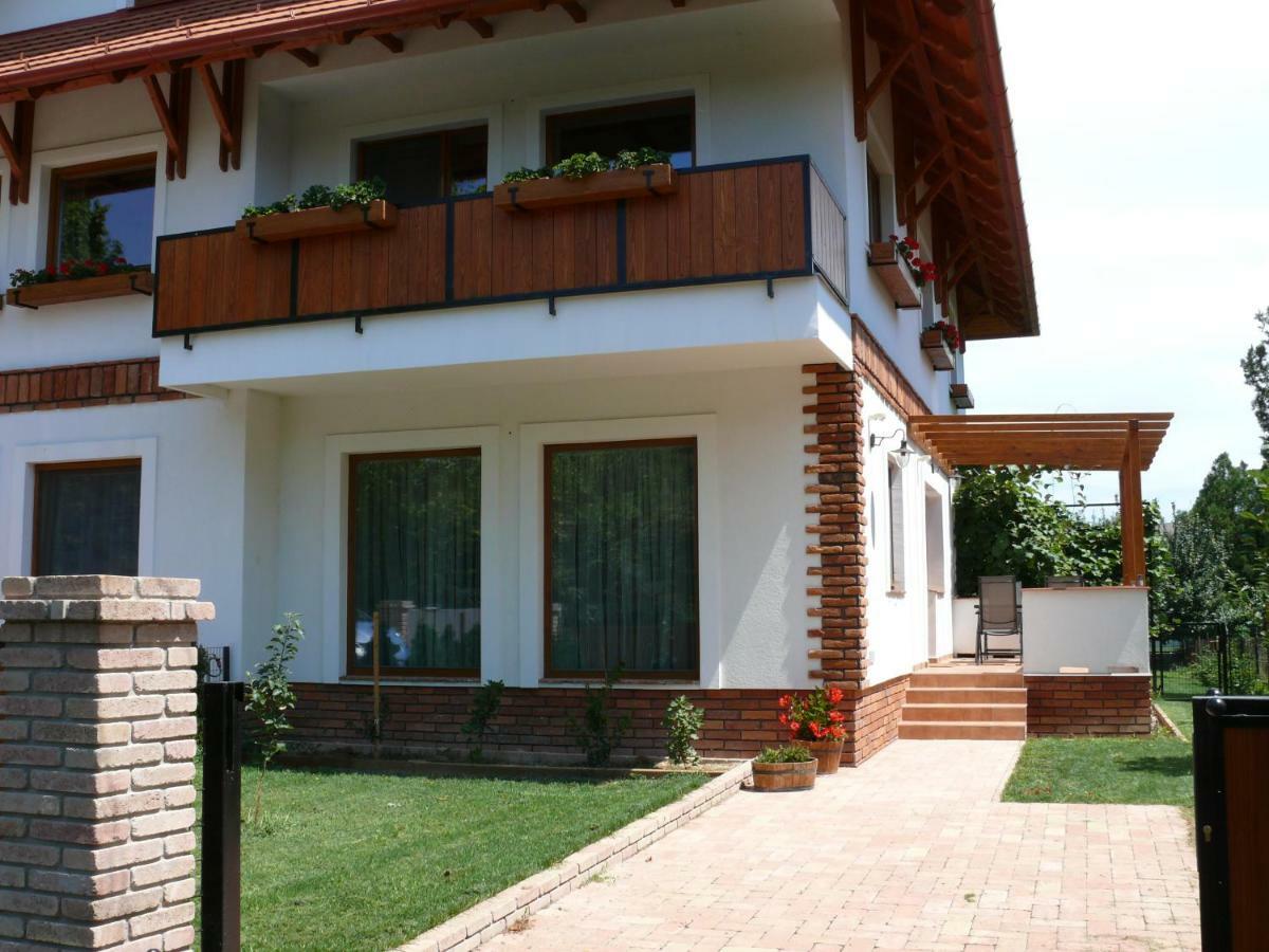 Sara Apartman Hévíz Εξωτερικό φωτογραφία